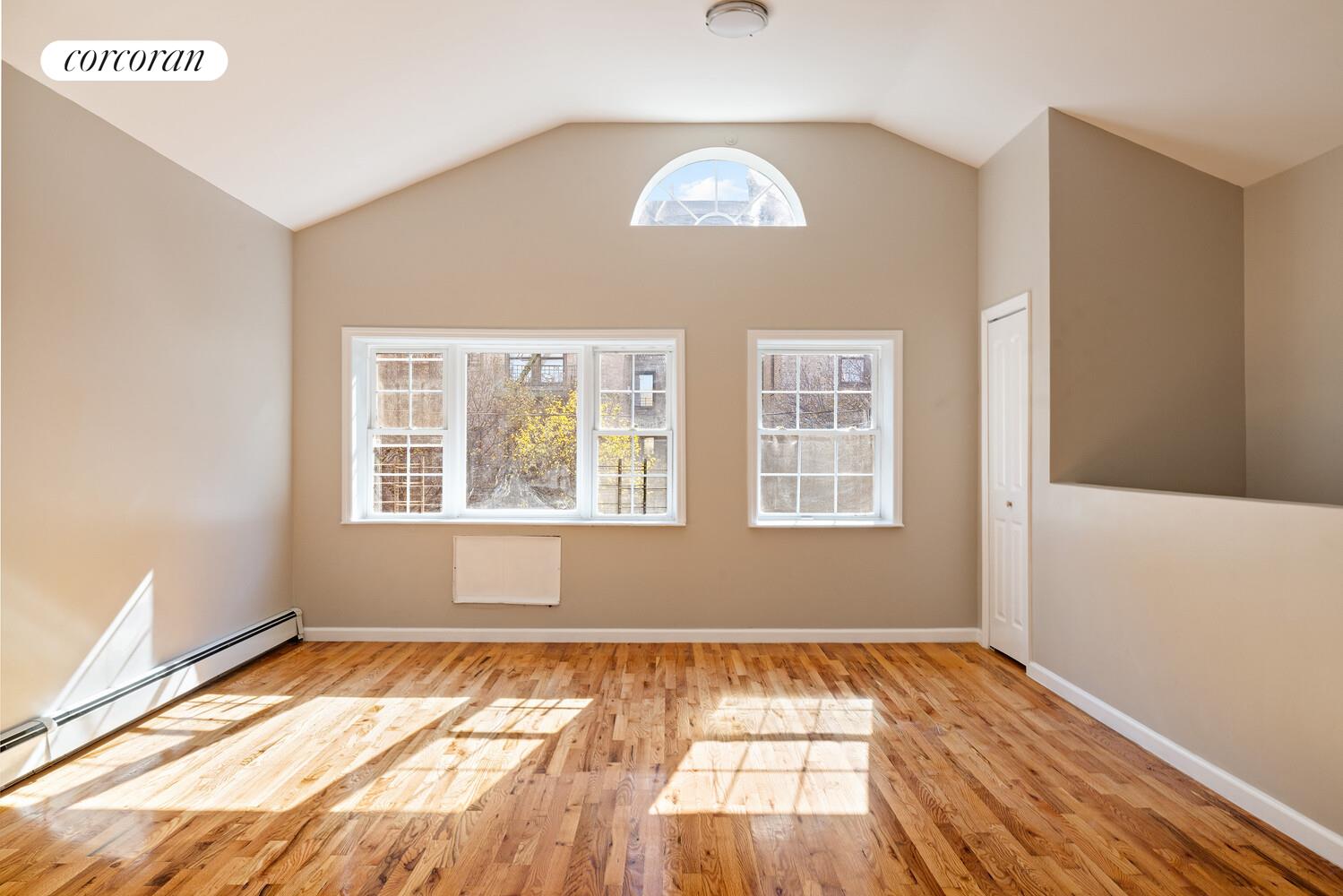 #1 photo, Bronx, ブロンクス区 Concourse Village , NY 10451