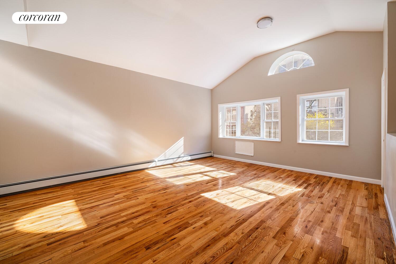 #3 photo, Bronx, ブロンクス区 Concourse Village , NY 10451