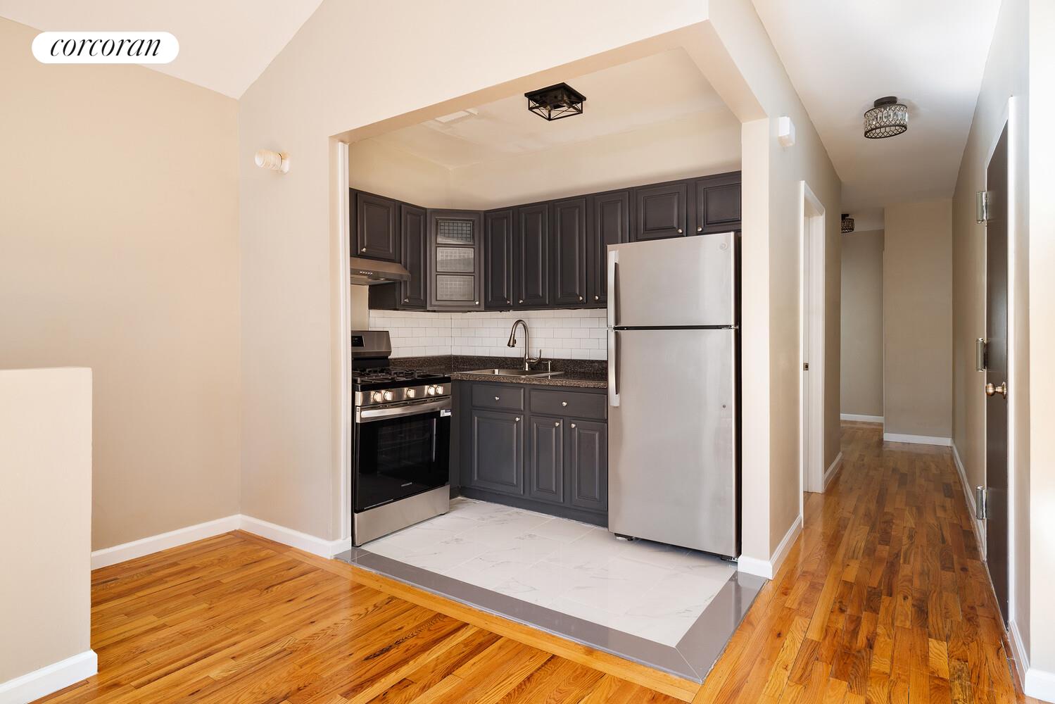 #4 photo, Bronx, ブロンクス区 Concourse Village , NY 10451