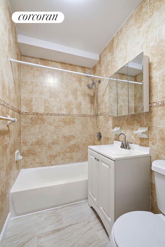 #6 photo, Bronx, ブロンクス区 Concourse Village , NY 10451