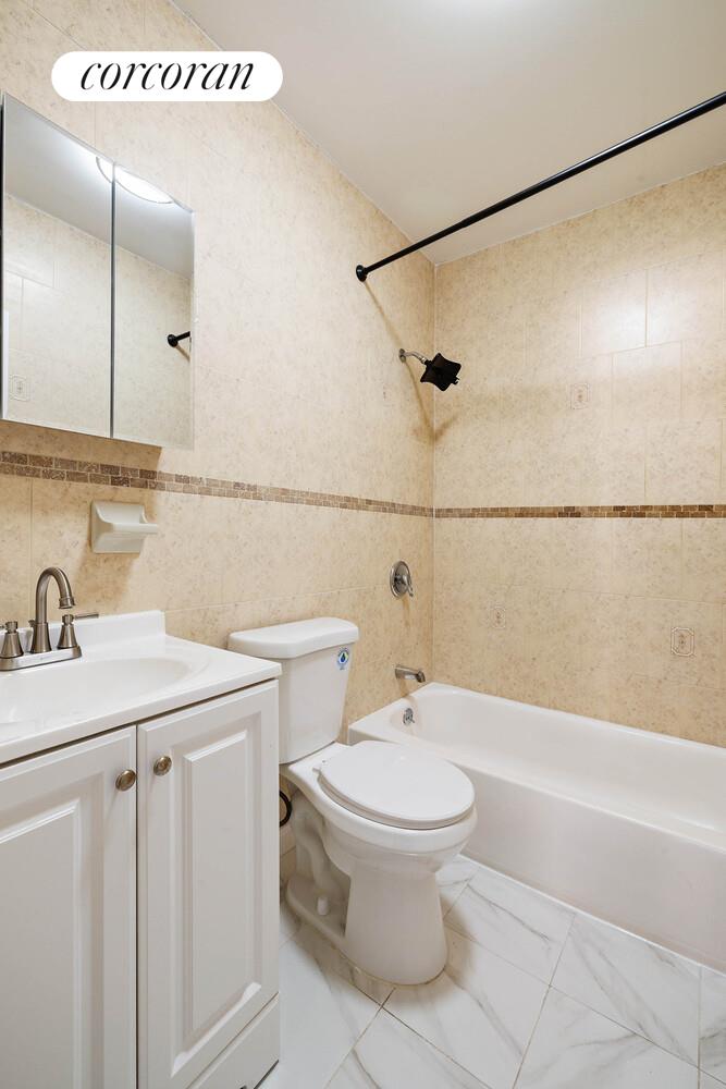 #8 photo, Bronx, ブロンクス区 Concourse Village , NY 10451