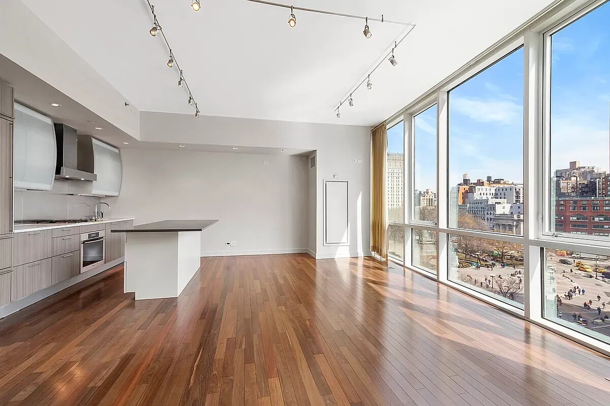 #1 photo, 8 UNION Square S, マンハッタン Greenwich Village , NY 10003