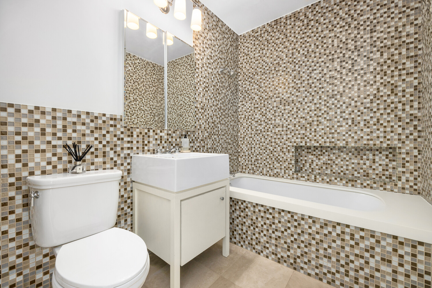 #13 photo, 8 UNION Square S, מנהטן Greenwich Village , NY 10003