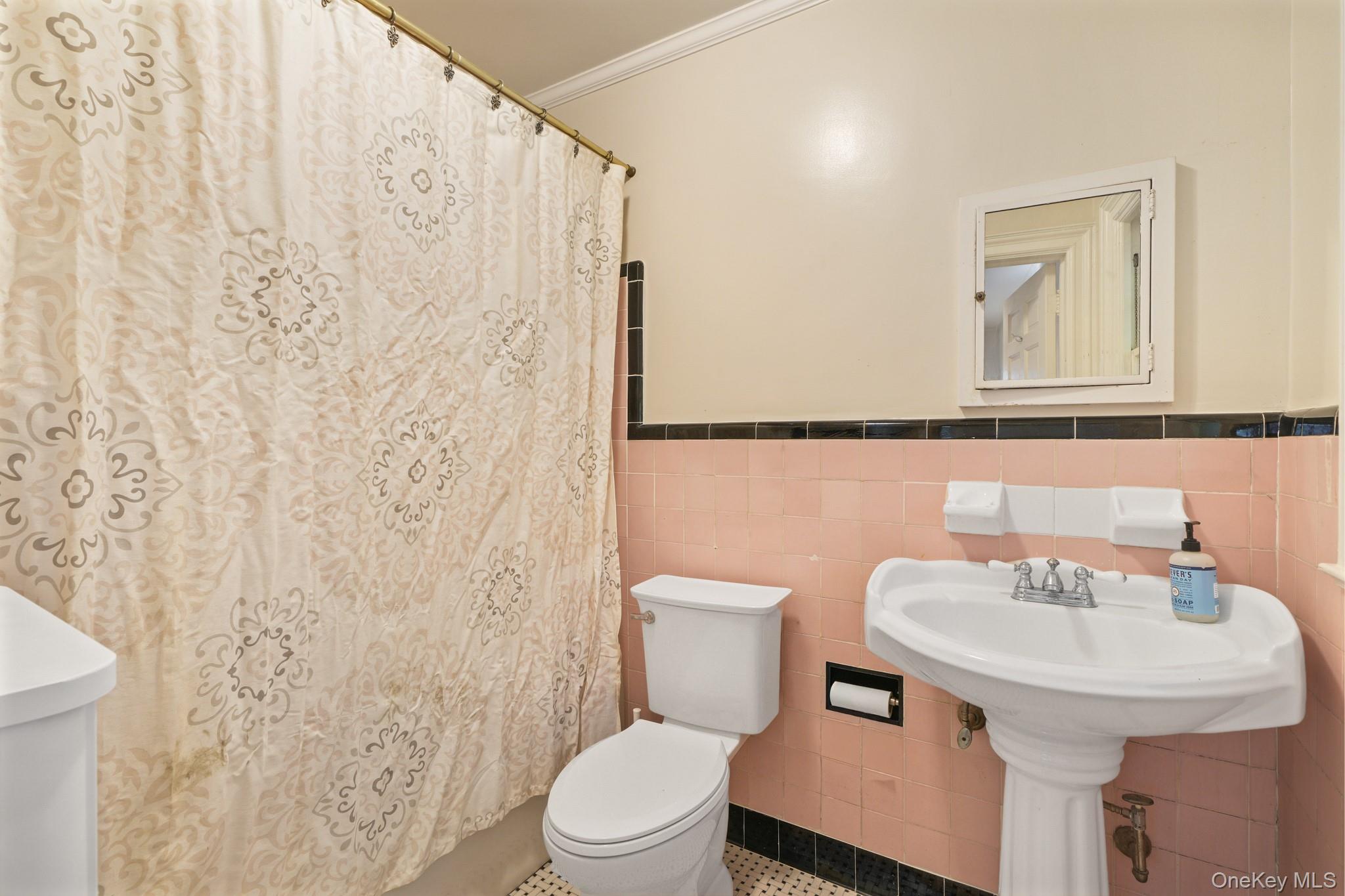 #17 photo, 40 Holland Place, Hartsdale , NY 10530