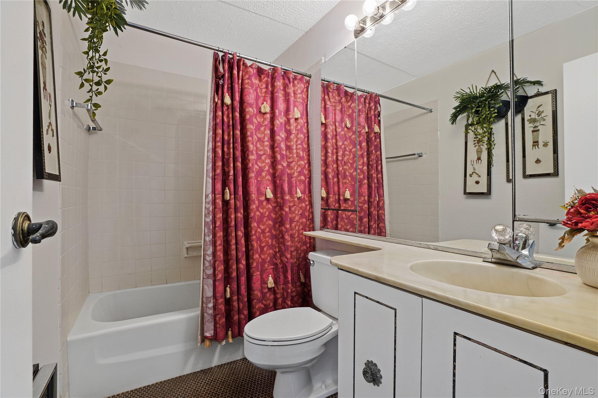 #11 photo, 200 High Point Drive, Hartsdale , NY 10530