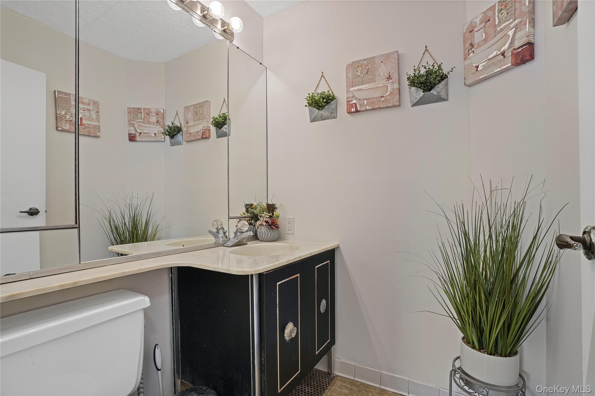 #12 photo, 200 High Point Drive, Hartsdale , NY 10530