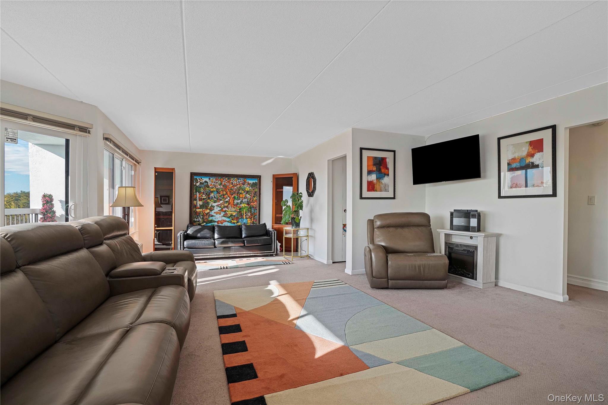 #19 photo, 200 High Point Drive, Hartsdale , NY 10530