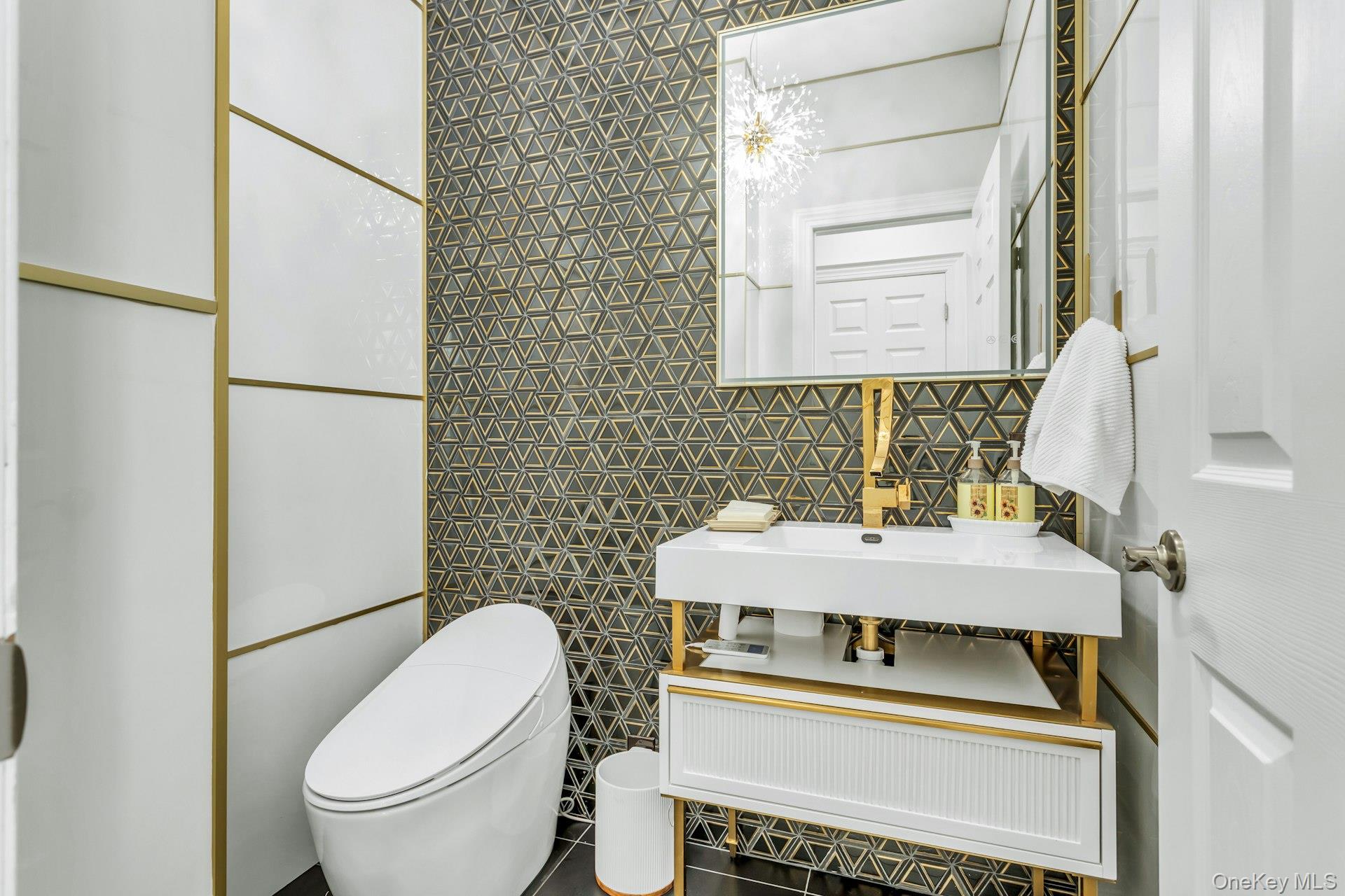 #14 photo, 16 Robin Court, ナッソー郡 Glen Cove , NY 11542