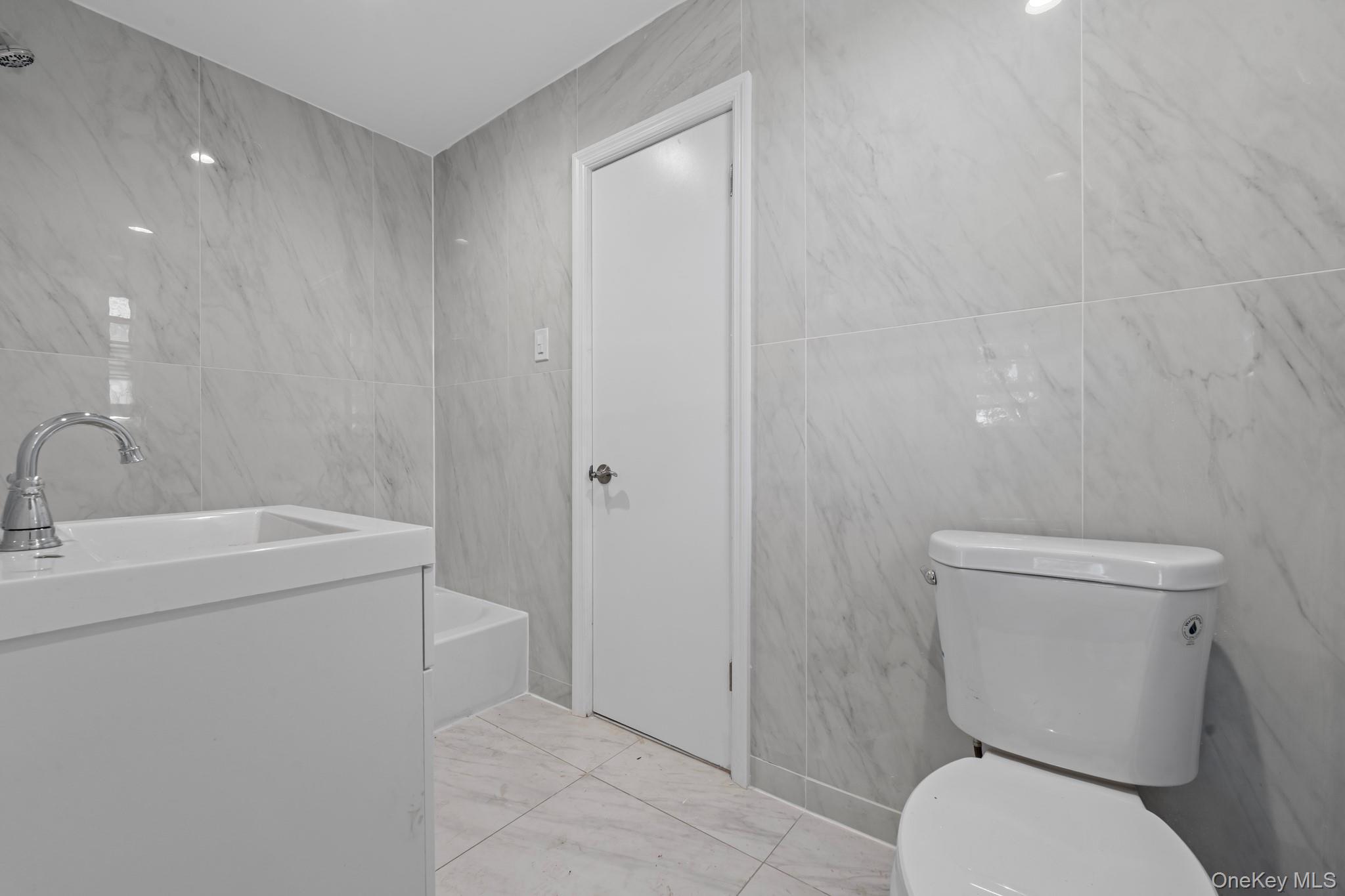 #14 photo, 17211 Horace Harding Expressway, クイーンズ区 Fresh Meadows , NY 11365