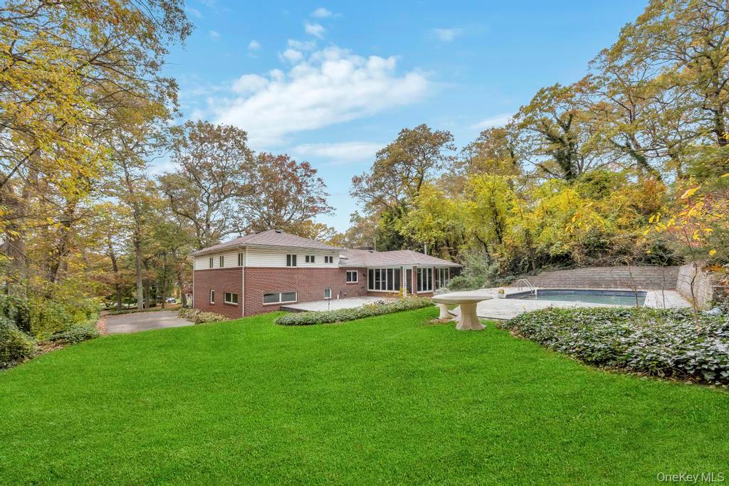 #15 photo, 619 Caledonia Road, Dix Hills , NY 11746