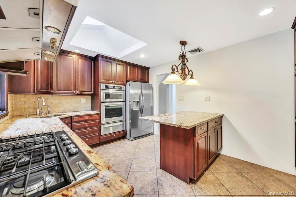 #18 photo, 619 Caledonia Road, Dix Hills , NY 11746