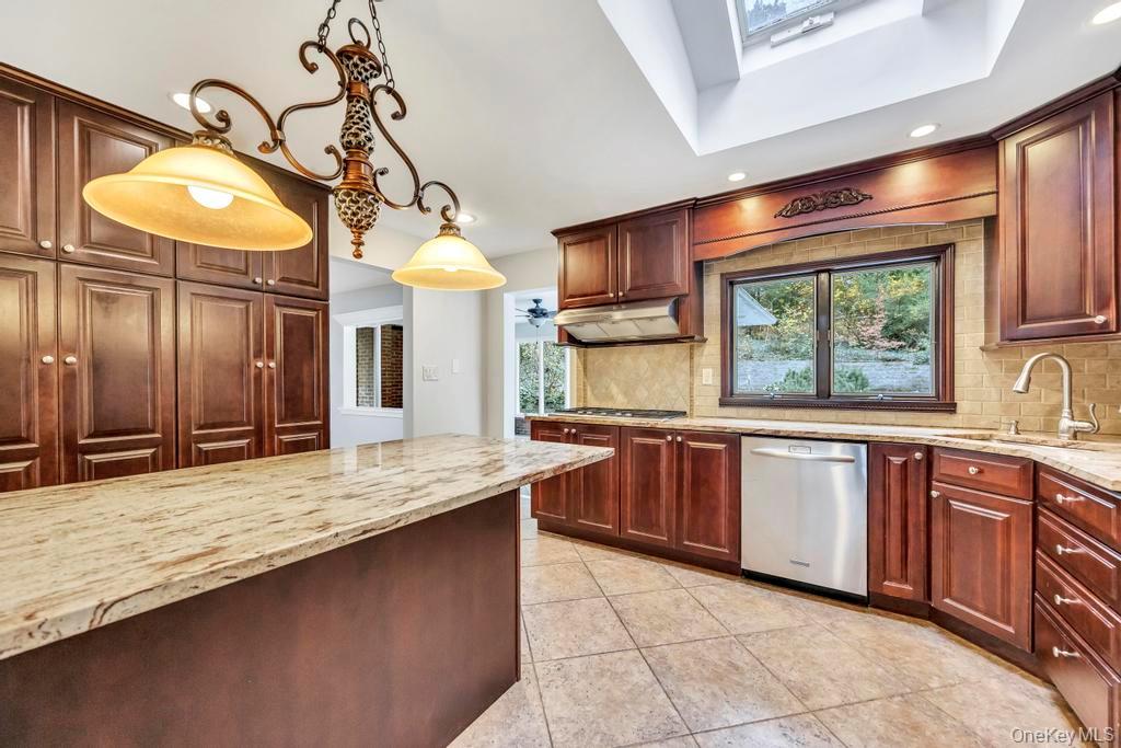 #19 photo, 619 Caledonia Road, Dix Hills , NY 11746