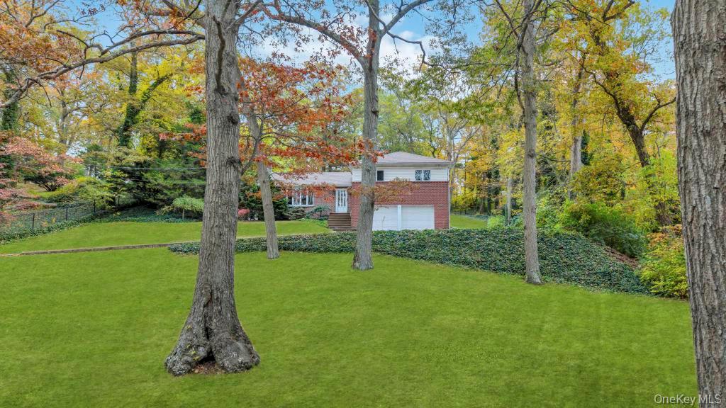 #2 photo, 619 Caledonia Road, Dix Hills , NY 11746