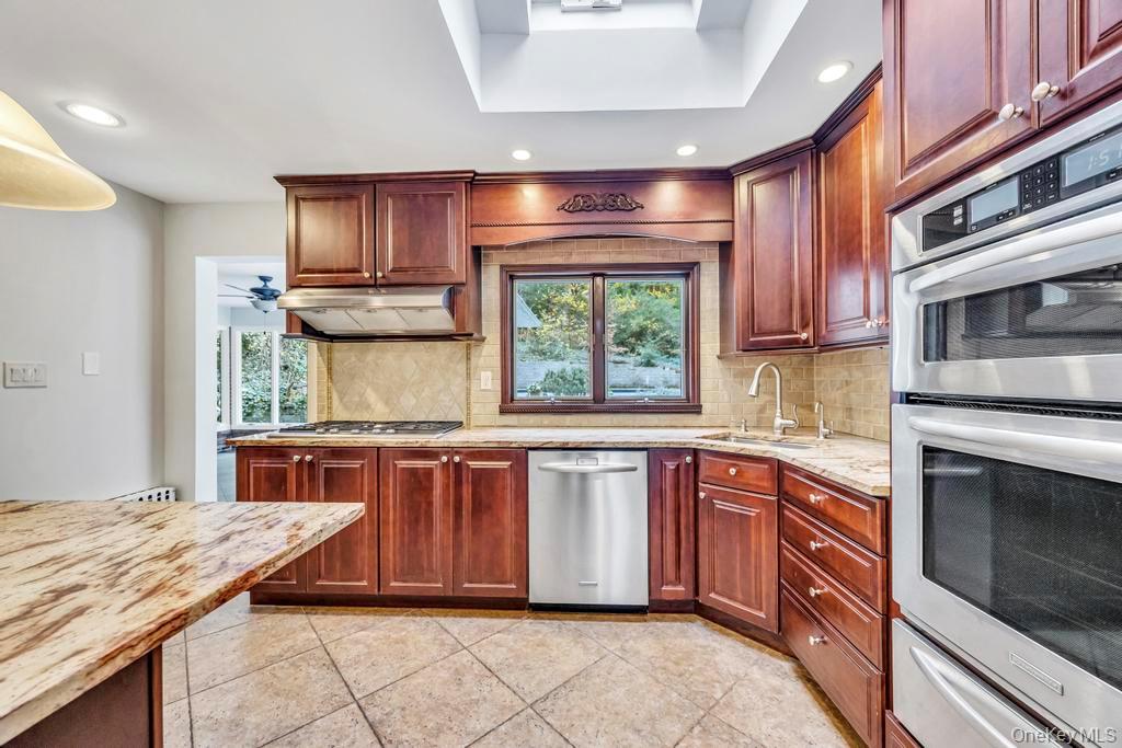 #20 photo, 619 Caledonia Road, Dix Hills , NY 11746