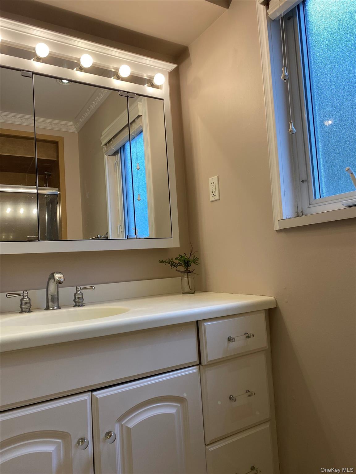 #6 photo, 2561 S Saint Marks Avenue, Bellmore , NY 11710