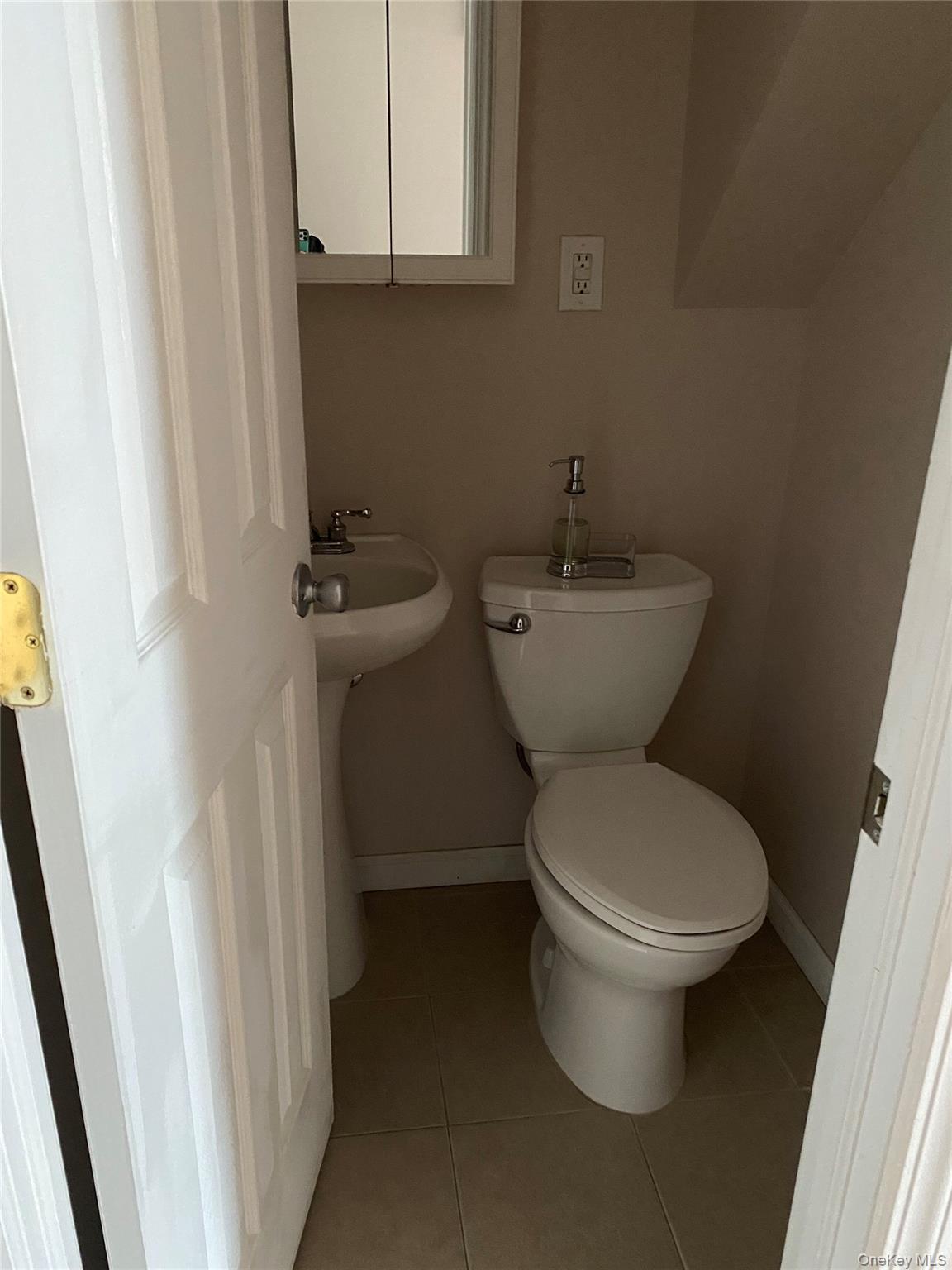 #7 photo, 2561 S Saint Marks Avenue, Bellmore , NY 11710