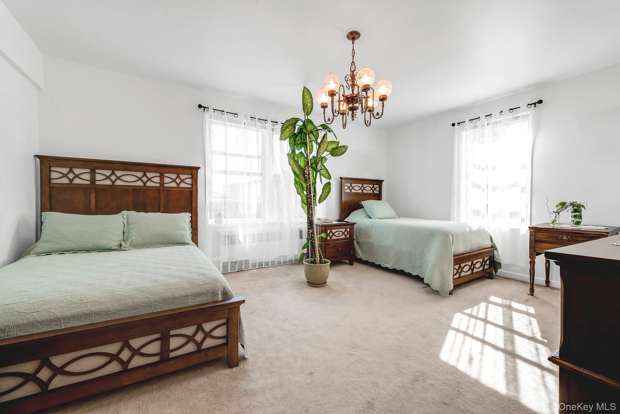 #16 photo, 72-10 112th Street, クイーンズ区 Forest Hills , NY 11375