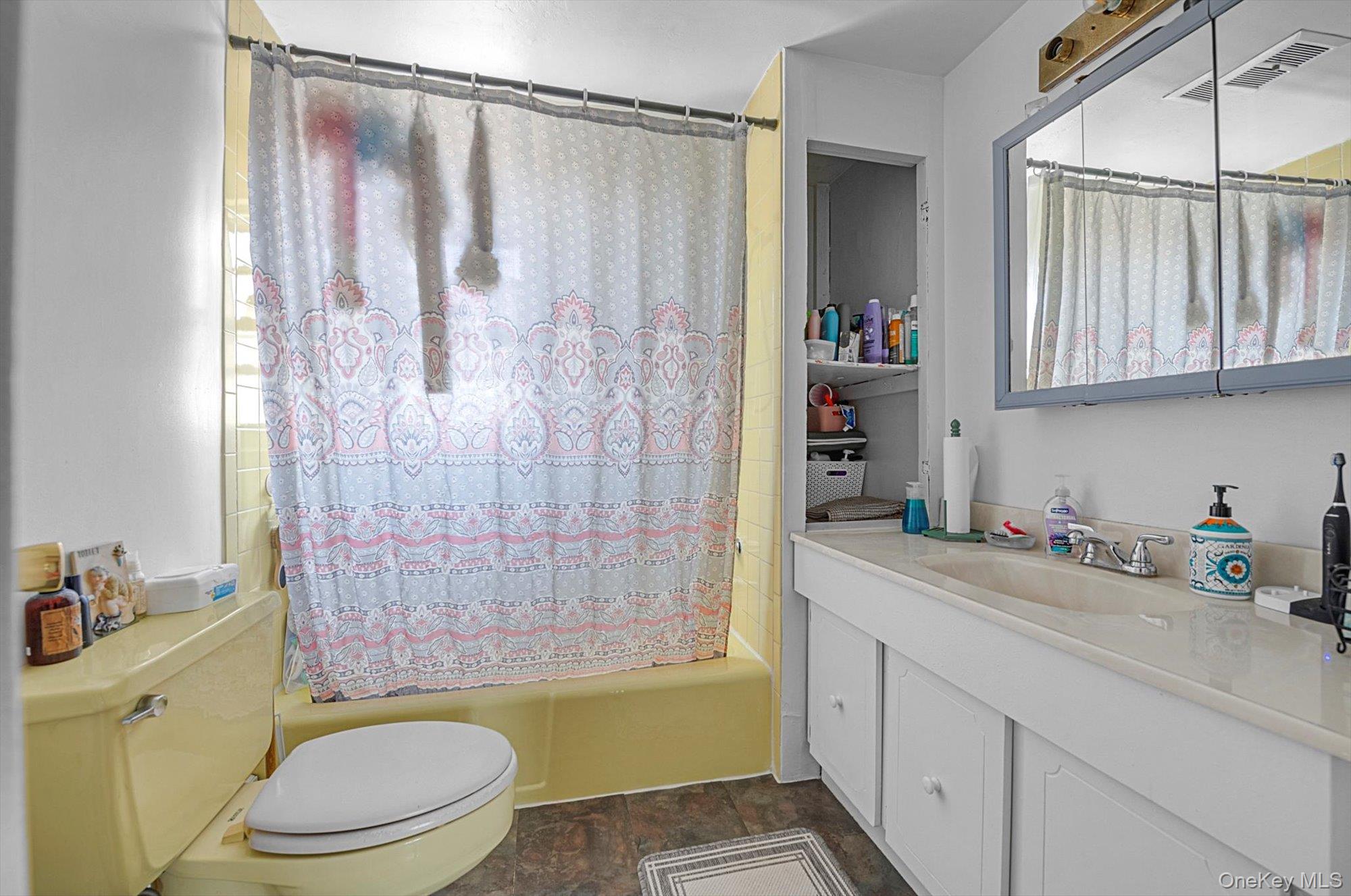 #13 photo, 2182 Bright Avenue, ナッソー郡 East Meadow , NY 11554