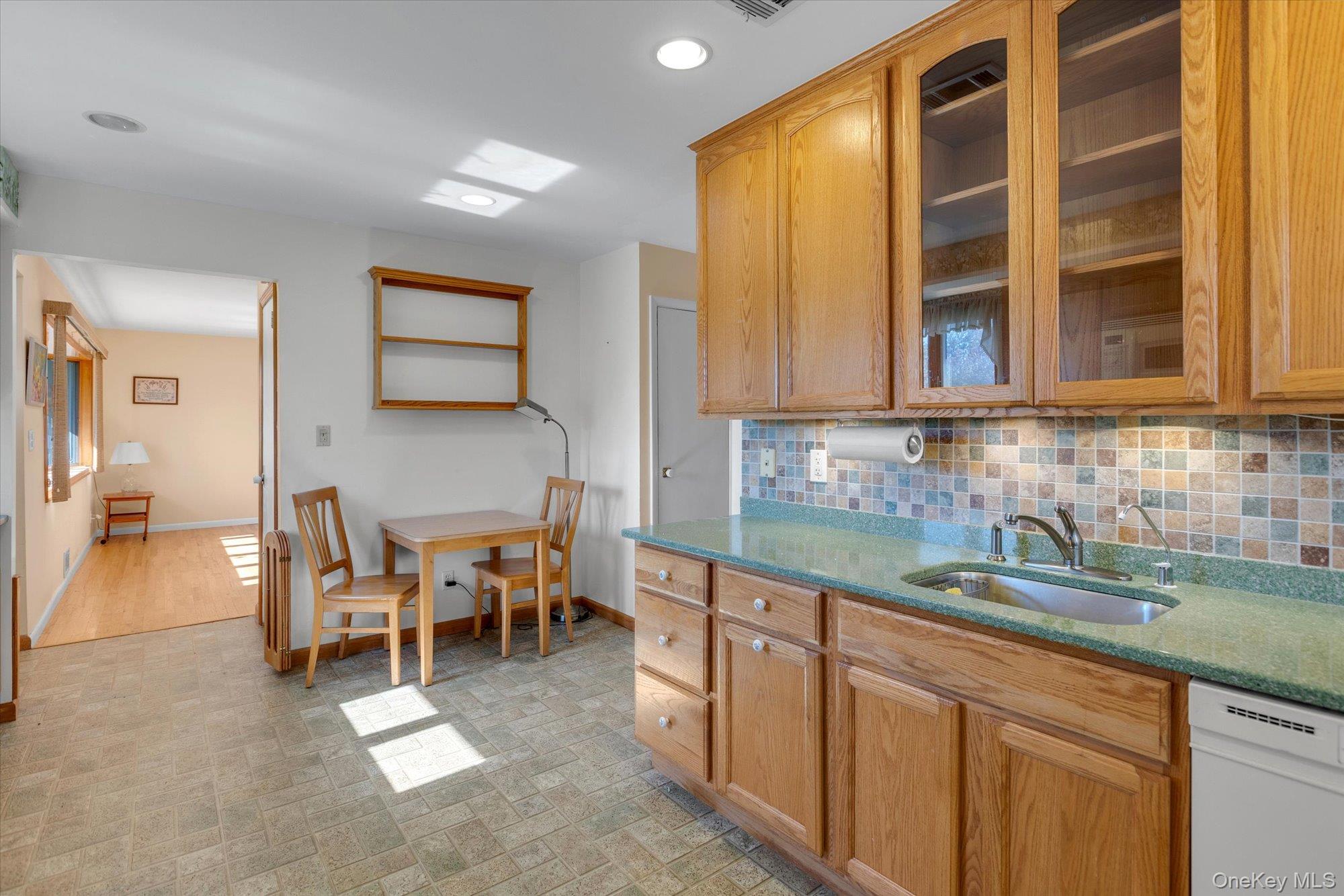 #6 photo, 29 Adelphi Road, ナッソー郡 Hicksville , NY 11801