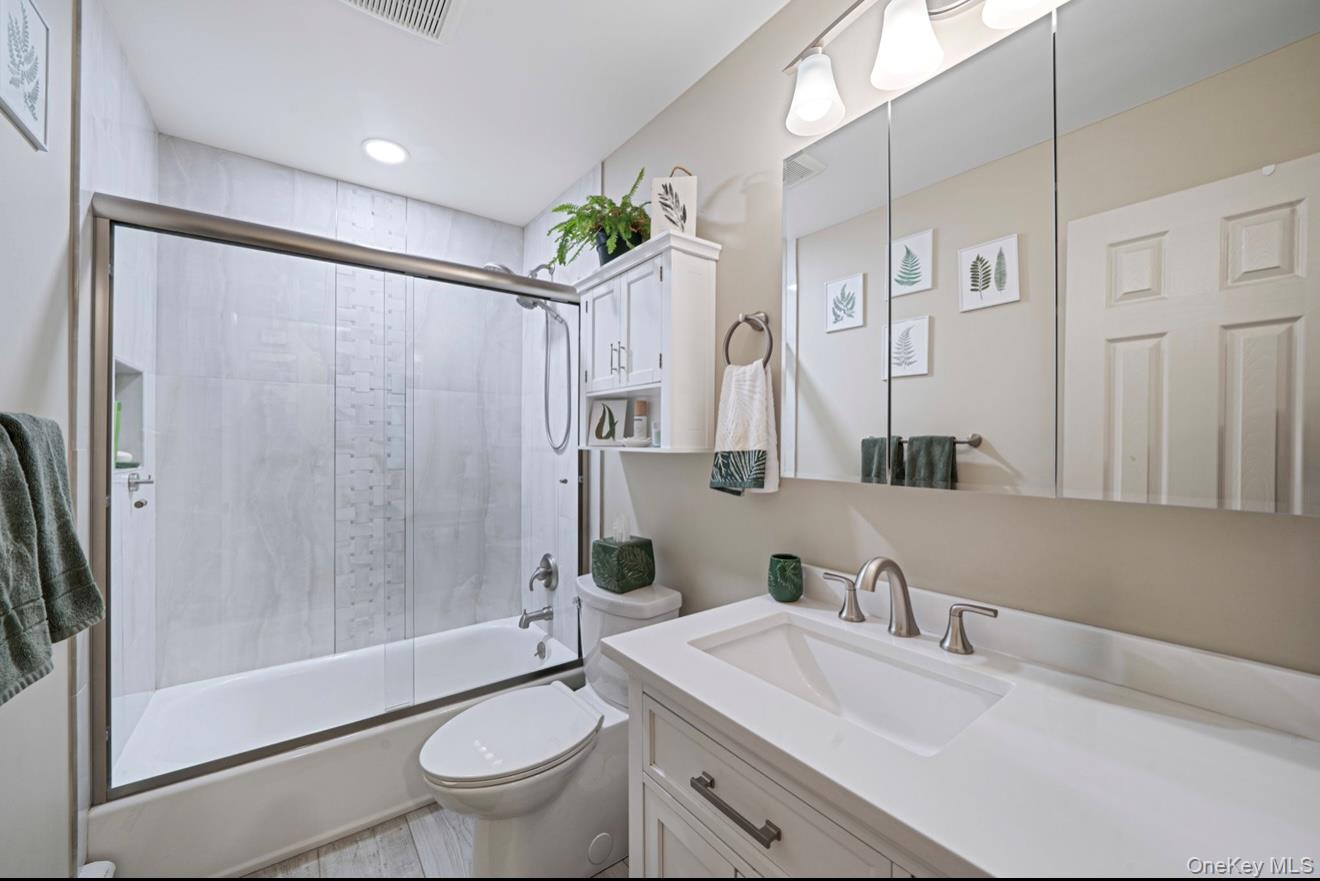 #20 photo, 44 Lenox Street, Lindenhurst , NY 11757