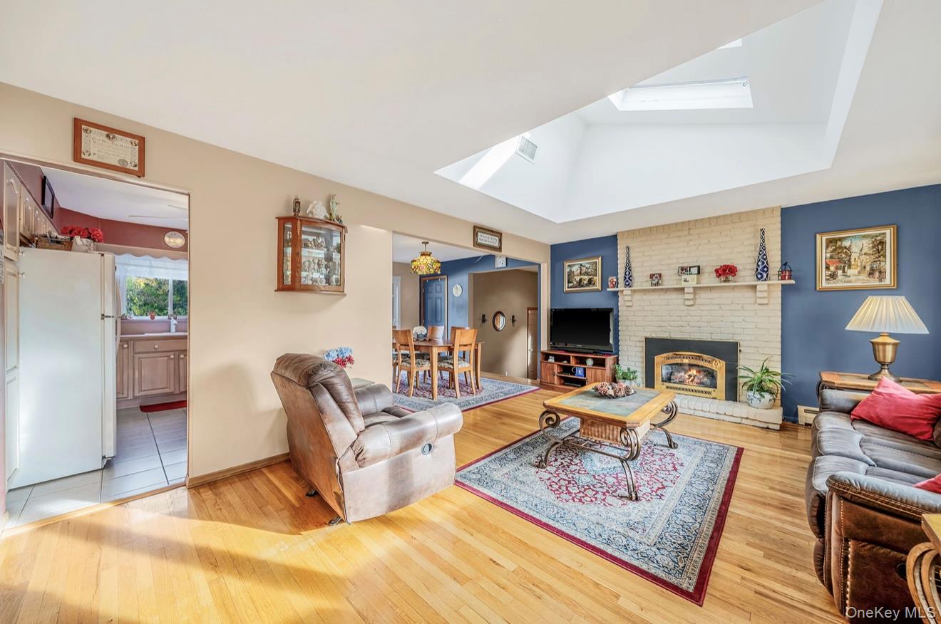 #5 photo, 44 Lenox Street, Lindenhurst , NY 11757