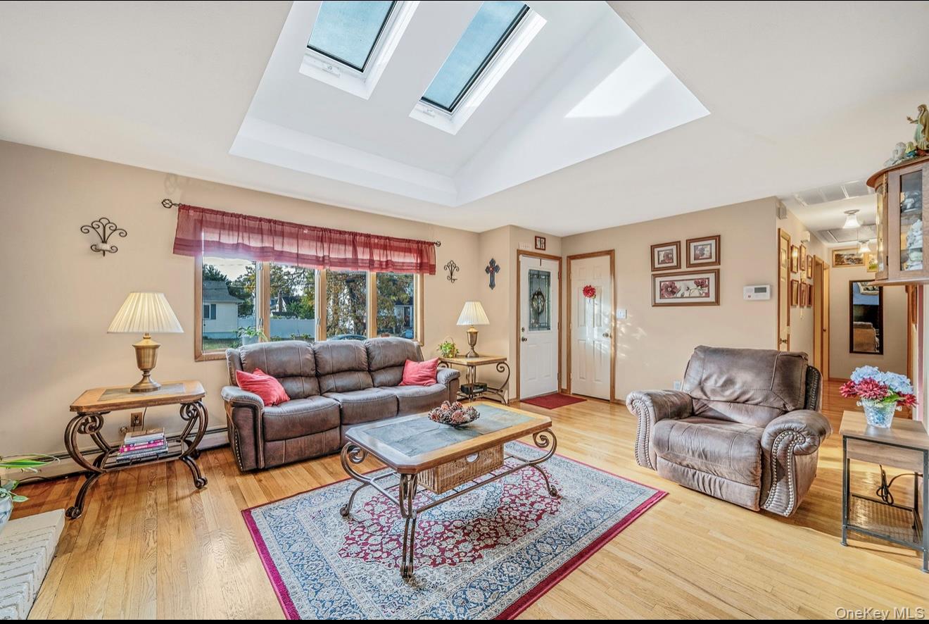 #7 photo, 44 Lenox Street, Lindenhurst , NY 11757