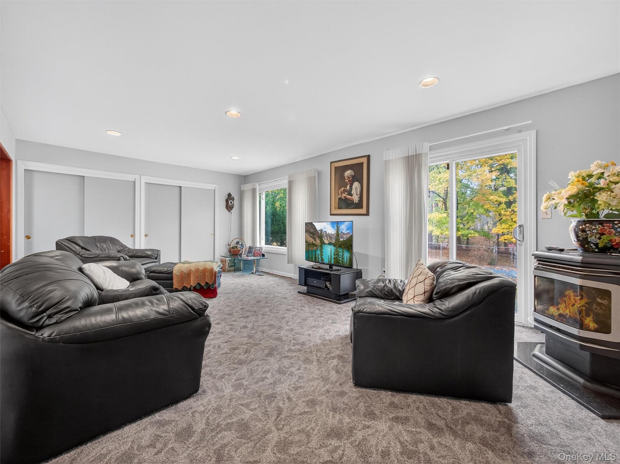 #12 photo, 2 Kings Gate Road, Suffern , NY 10901