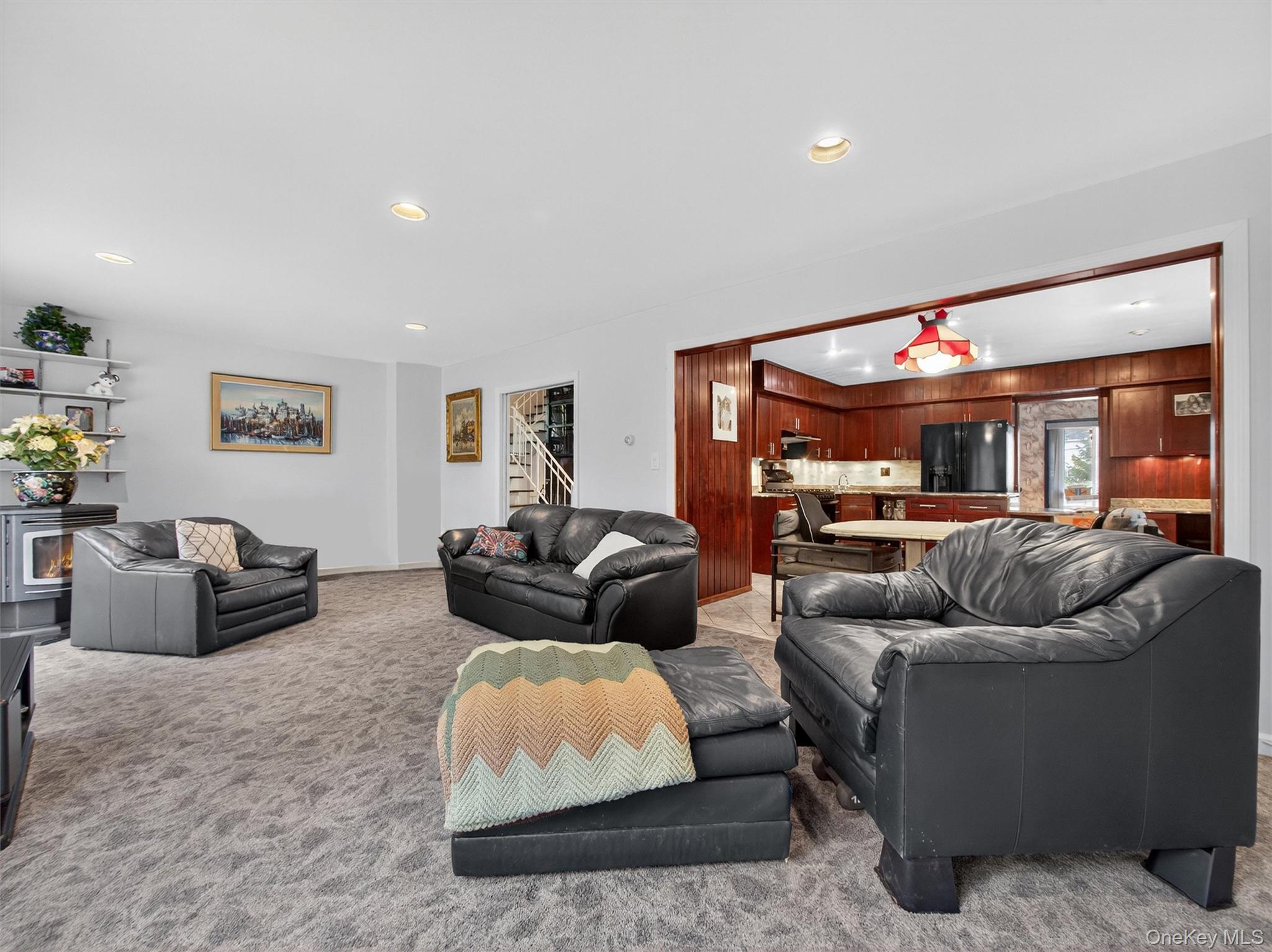 #13 photo, 2 Kings Gate Road, Suffern , NY 10901