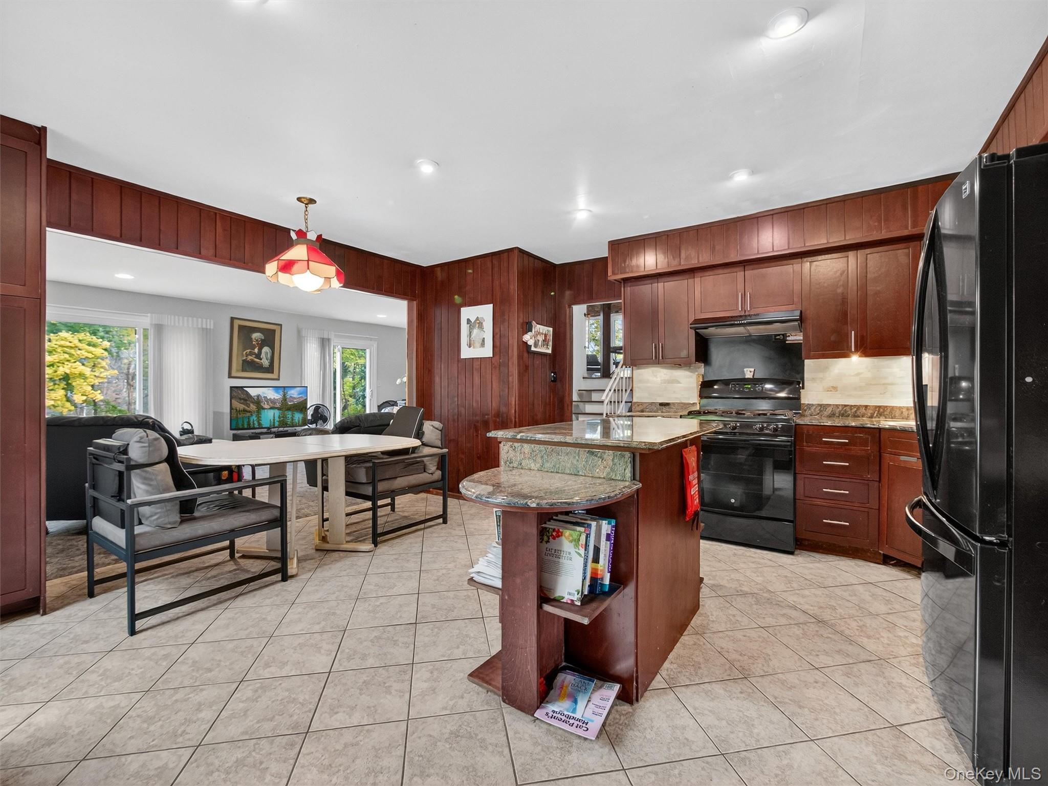 #18 photo, 2 Kings Gate Road, Suffern , NY 10901