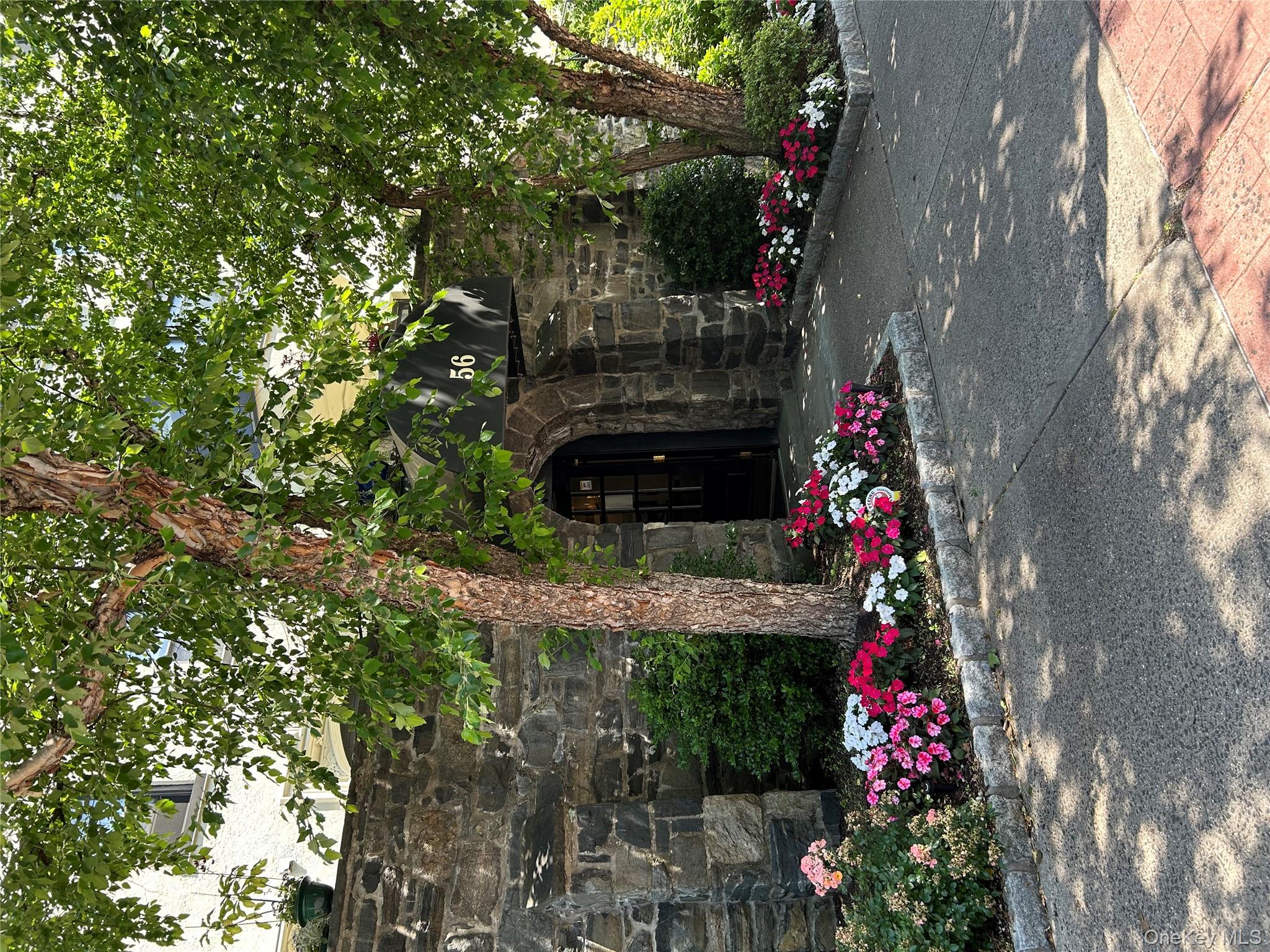 #2 photo, 56 Pondfield Road, ブロンクス区 Bronxville , NY 10708