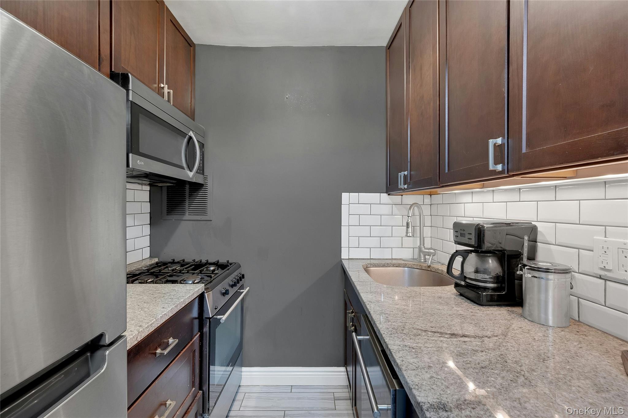 #12 photo, 30 N Broadway, White Plains , NY 10601