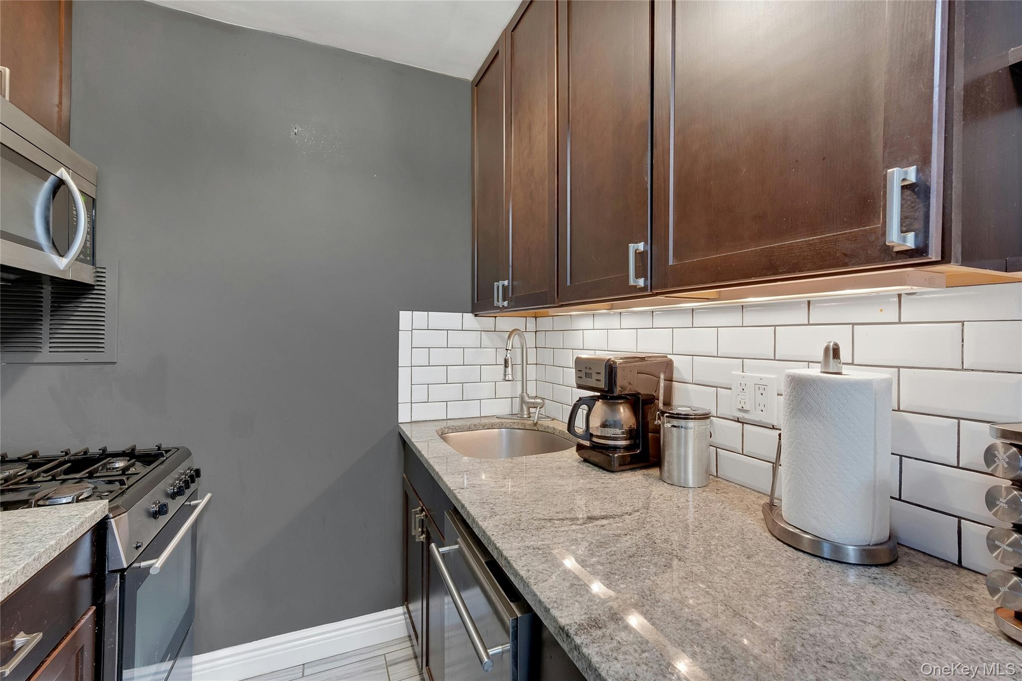 #13 photo, 30 N Broadway, White Plains , NY 10601