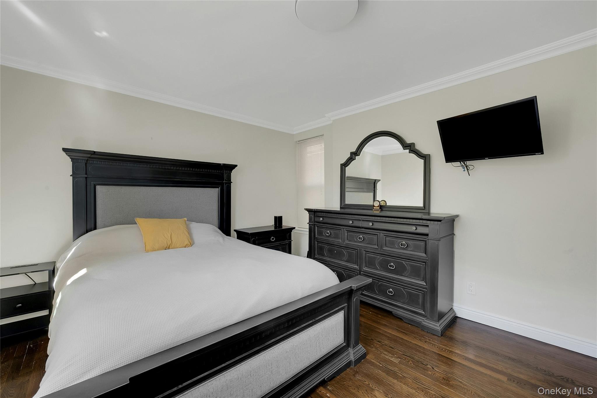 #16 photo, 30 N Broadway, White Plains , NY 10601