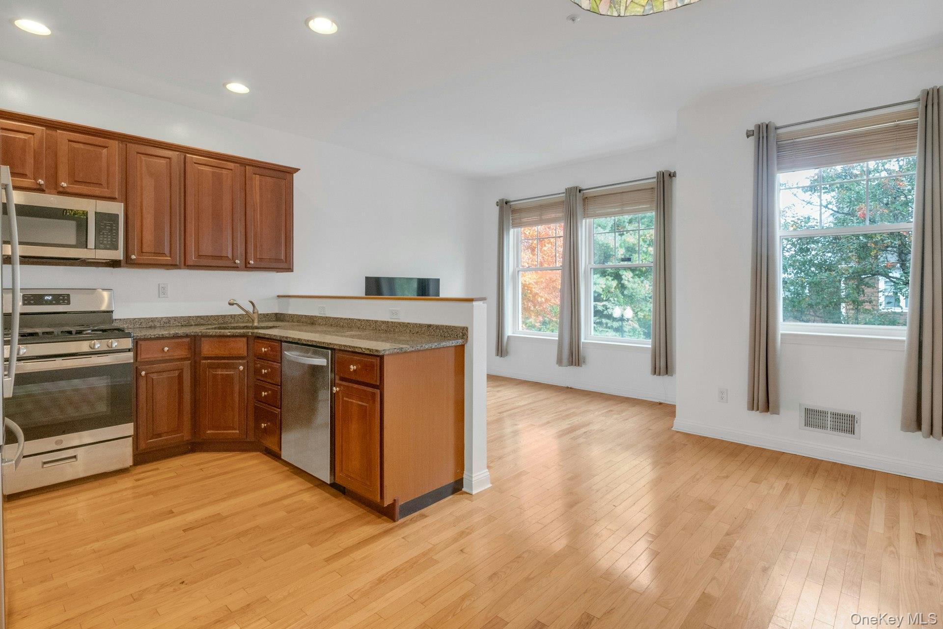 #11 photo, 25 Glen Hill Lane, Tarrytown , NY 10591