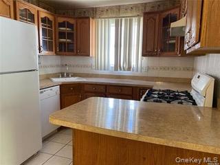 #4 photo, 23124 Lansing Avenue, Springfield Gardens , NY 11413