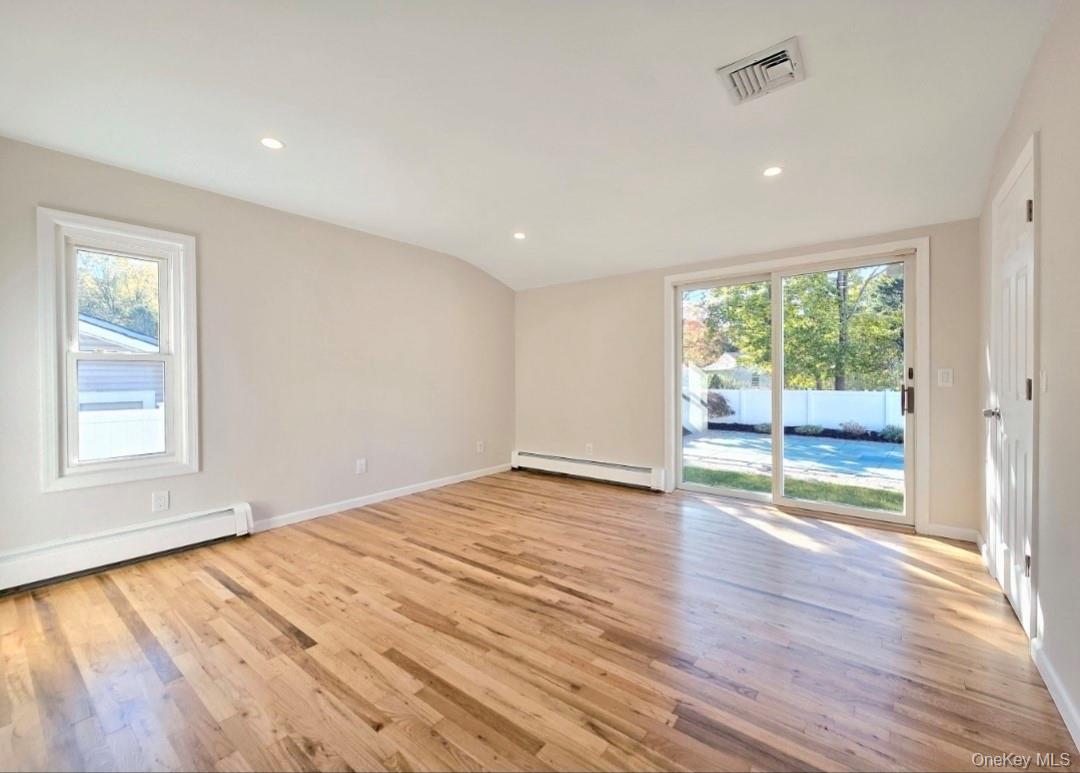 #11 photo, 124 S Coleman Road, サフォーク郡 Centereach , NY 11720