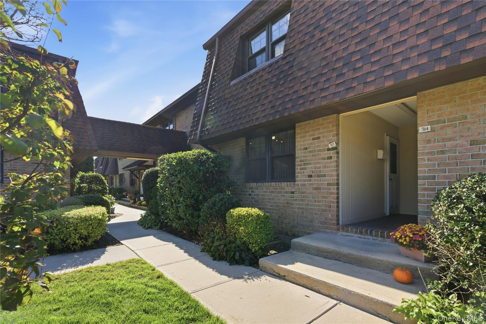 #1 photo, 313 Mariners Way, Copiague , NY 11726