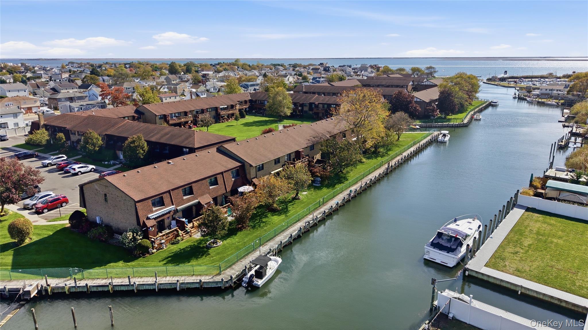 #3 photo, 313 Mariners Way, Copiague , NY 11726