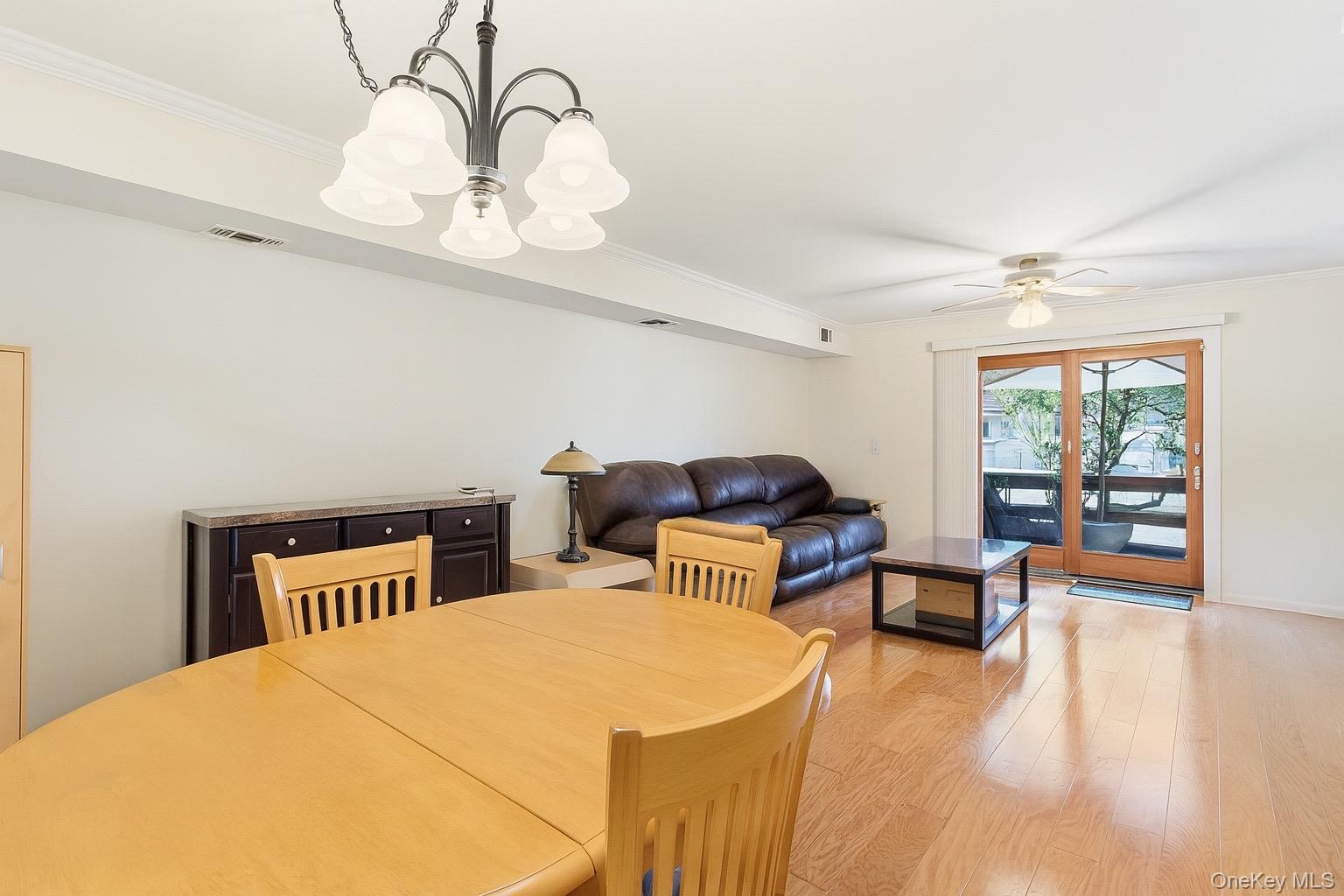 #4 photo, 313 Mariners Way, Copiague , NY 11726