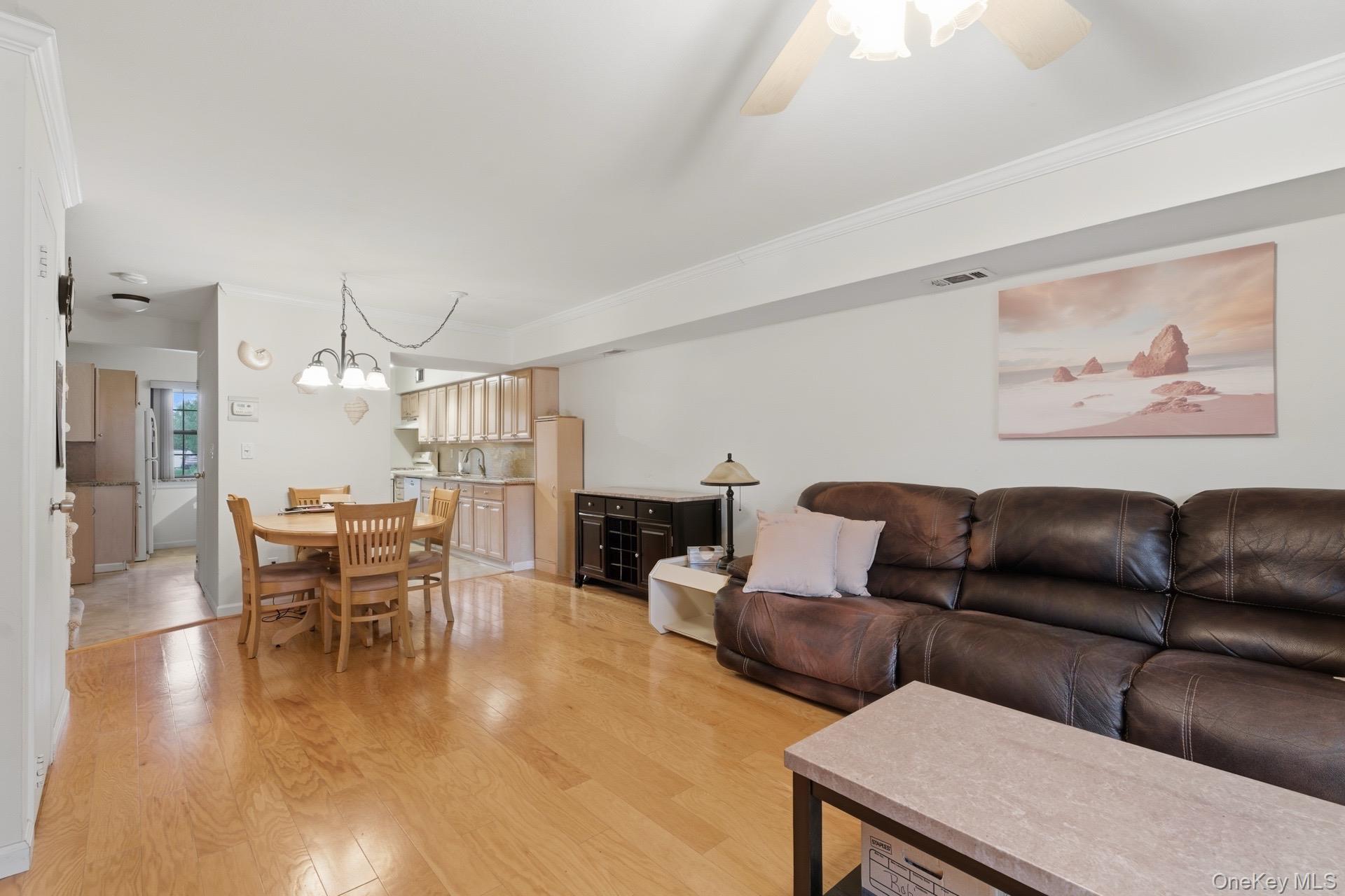 #5 photo, 313 Mariners Way, Copiague , NY 11726