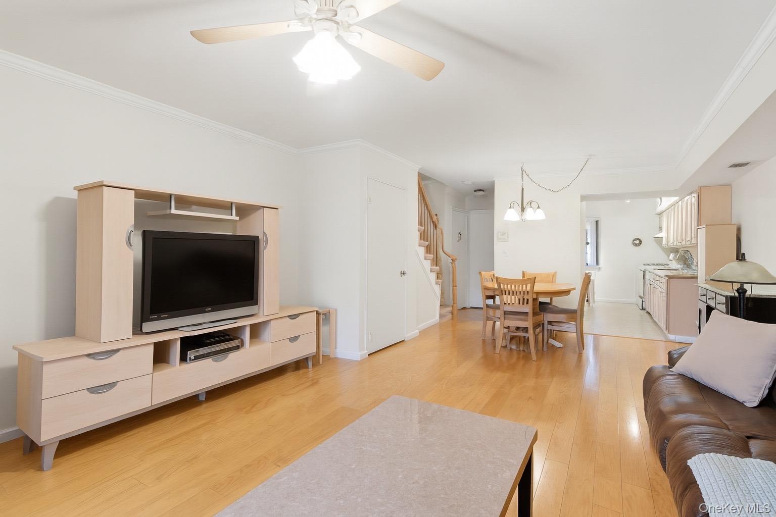 #7 photo, 313 Mariners Way, Copiague , NY 11726