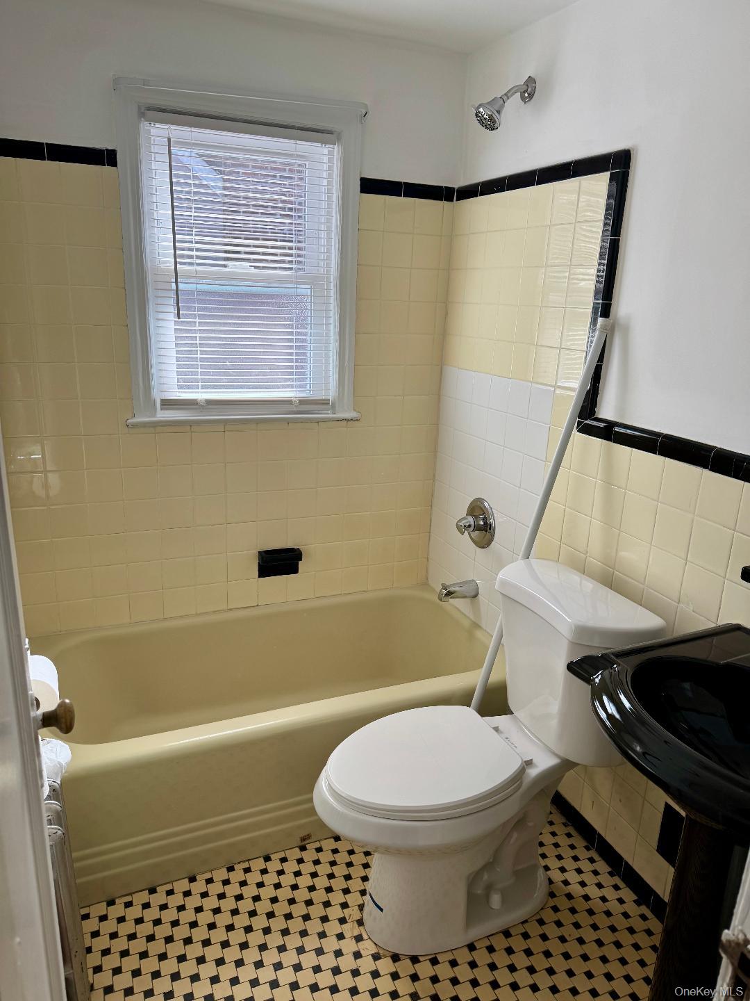 #6 photo, 29 N Long Beach Road, Rockville Centre , NY 11570