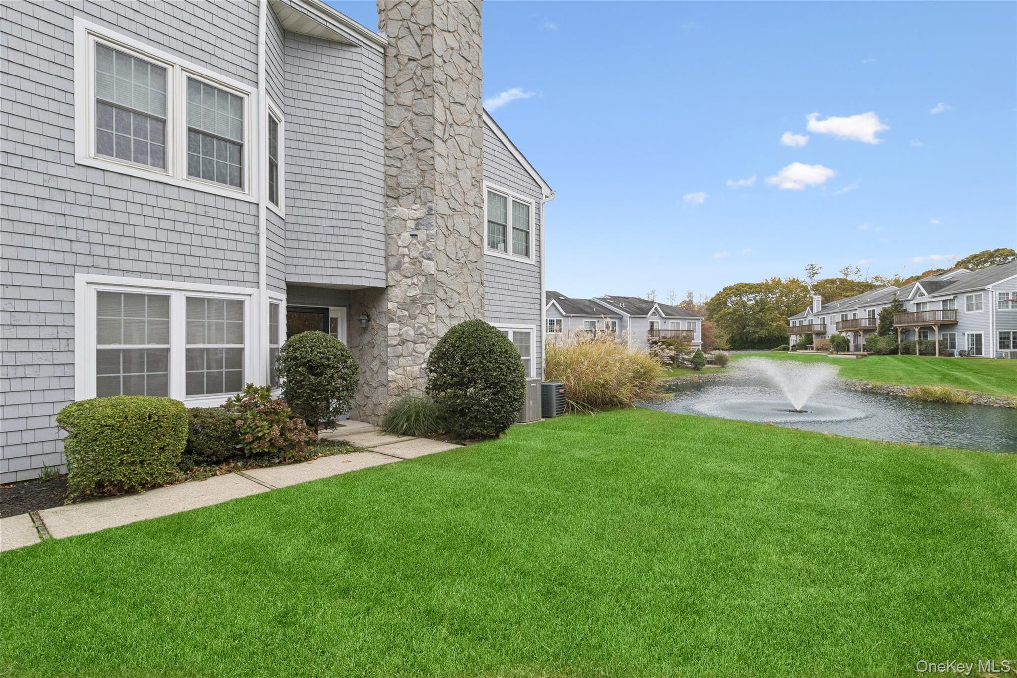 #1 photo, 98 Lakebridge Drive, サフォーク郡 Kings Park , NY 11754