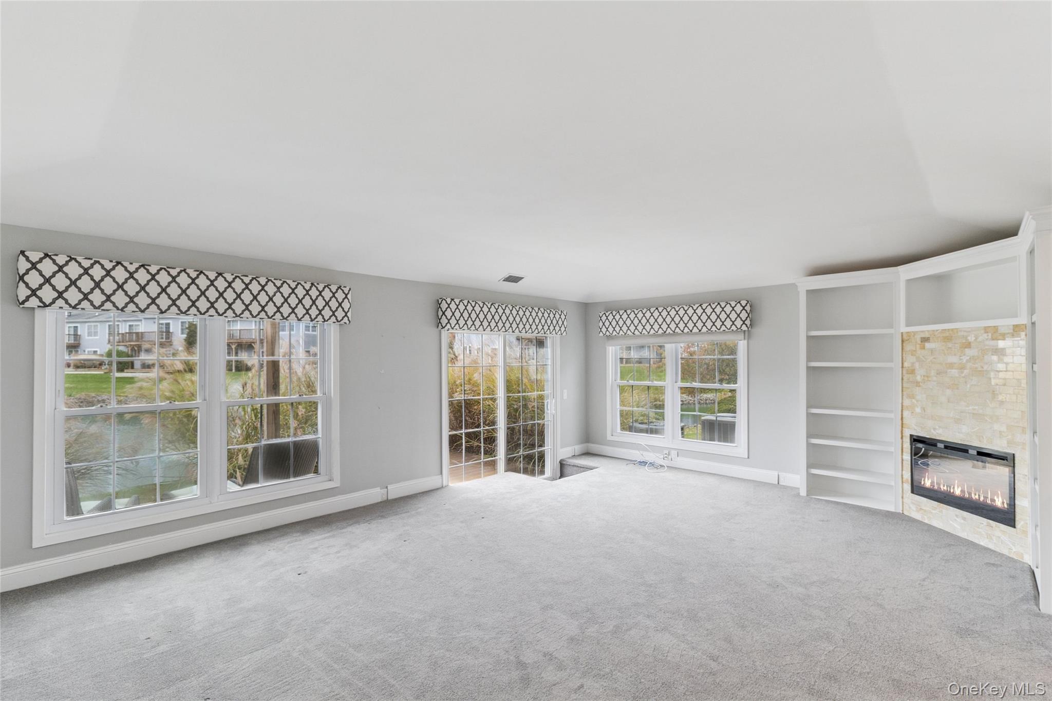 #11 photo, 98 Lakebridge Drive, サフォーク郡 Kings Park , NY 11754