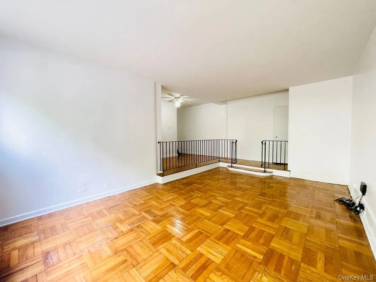 #9 photo, 98-34 63rd Drive, クイーンズ区 Rego Park , NY 11374