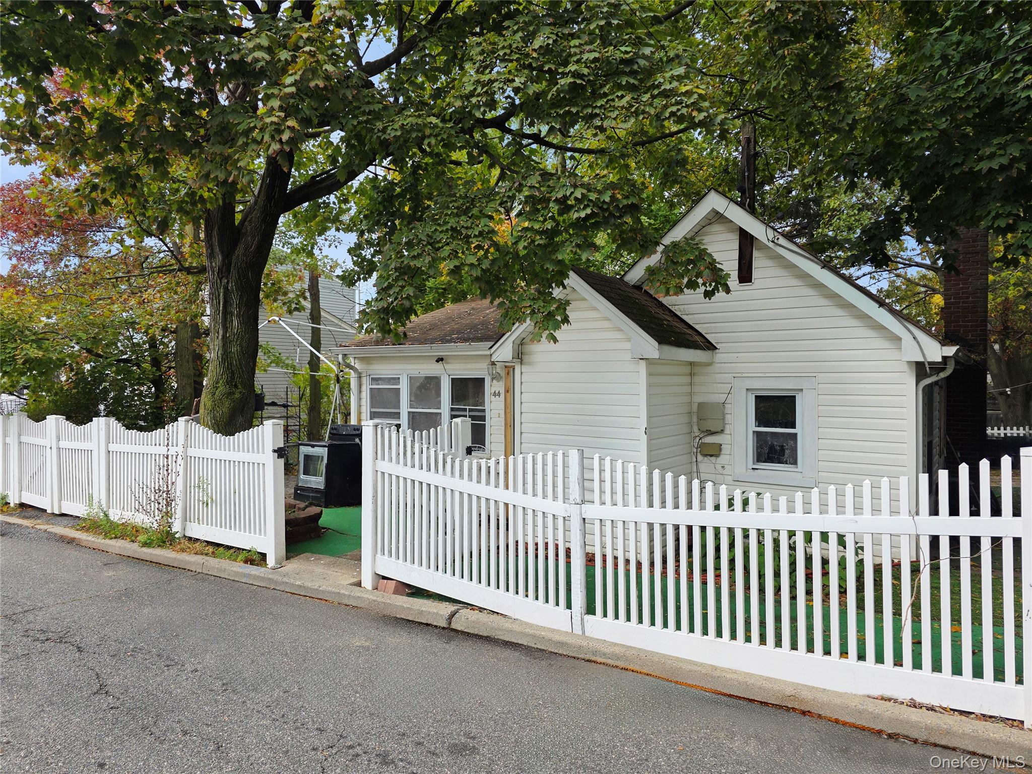 #9 photo, 44 Carnegie Avenue, Elmont , NY 11003