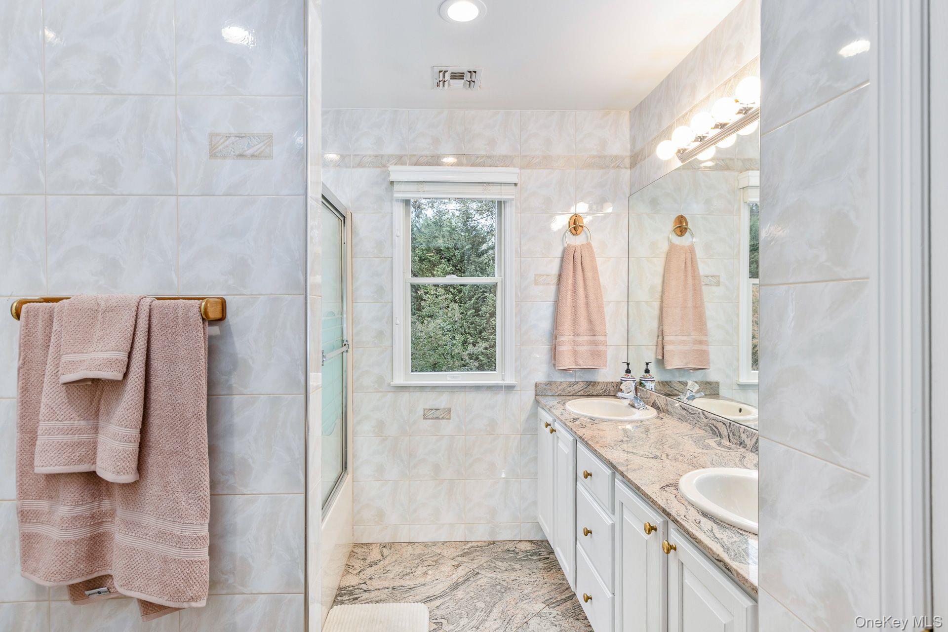 #20 photo, Manorville, サフォーク郡 Manorville , NY 11949