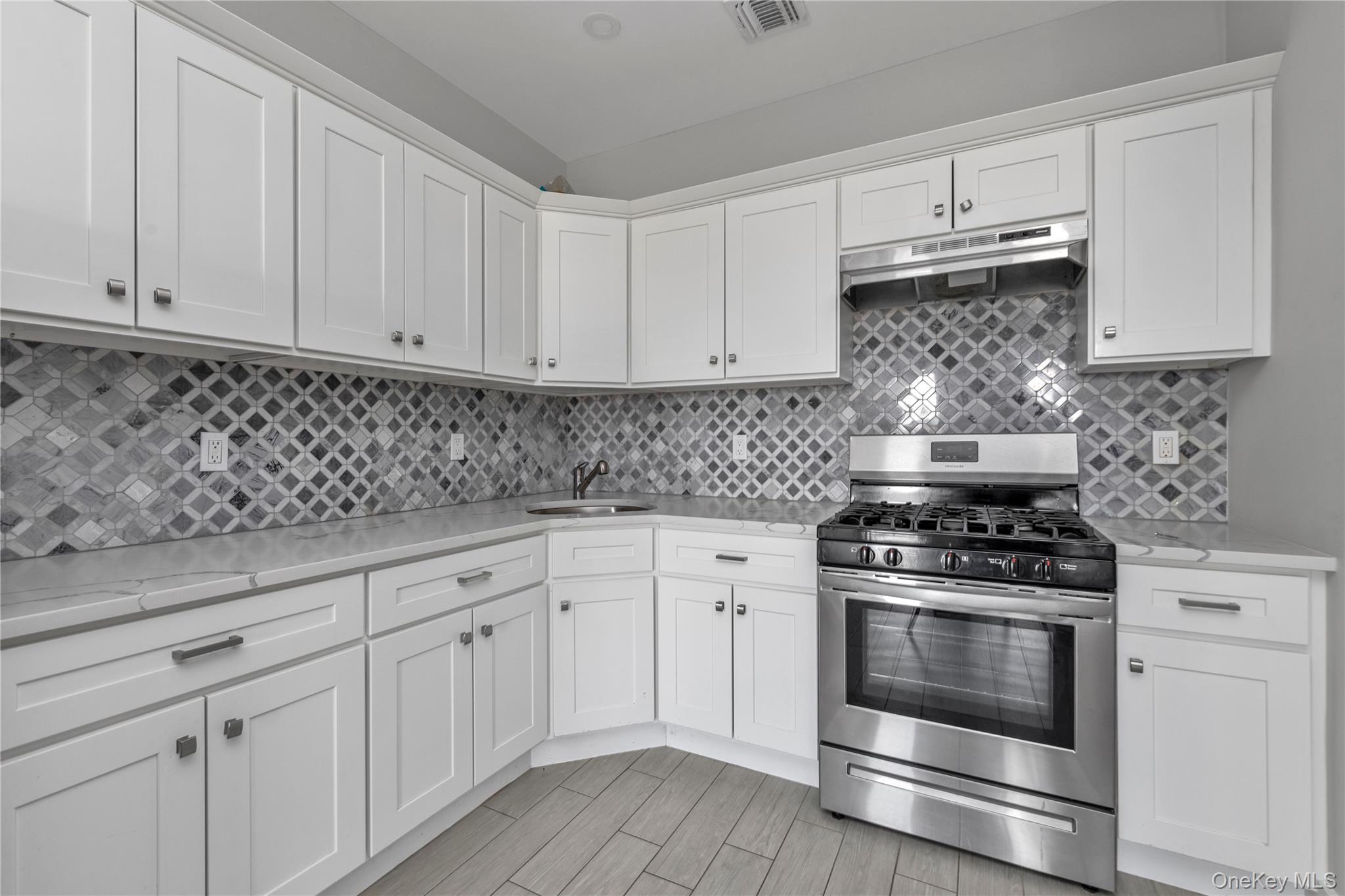 #1 photo, 17 N Park Avenue, Rockville Centre , NY 11570