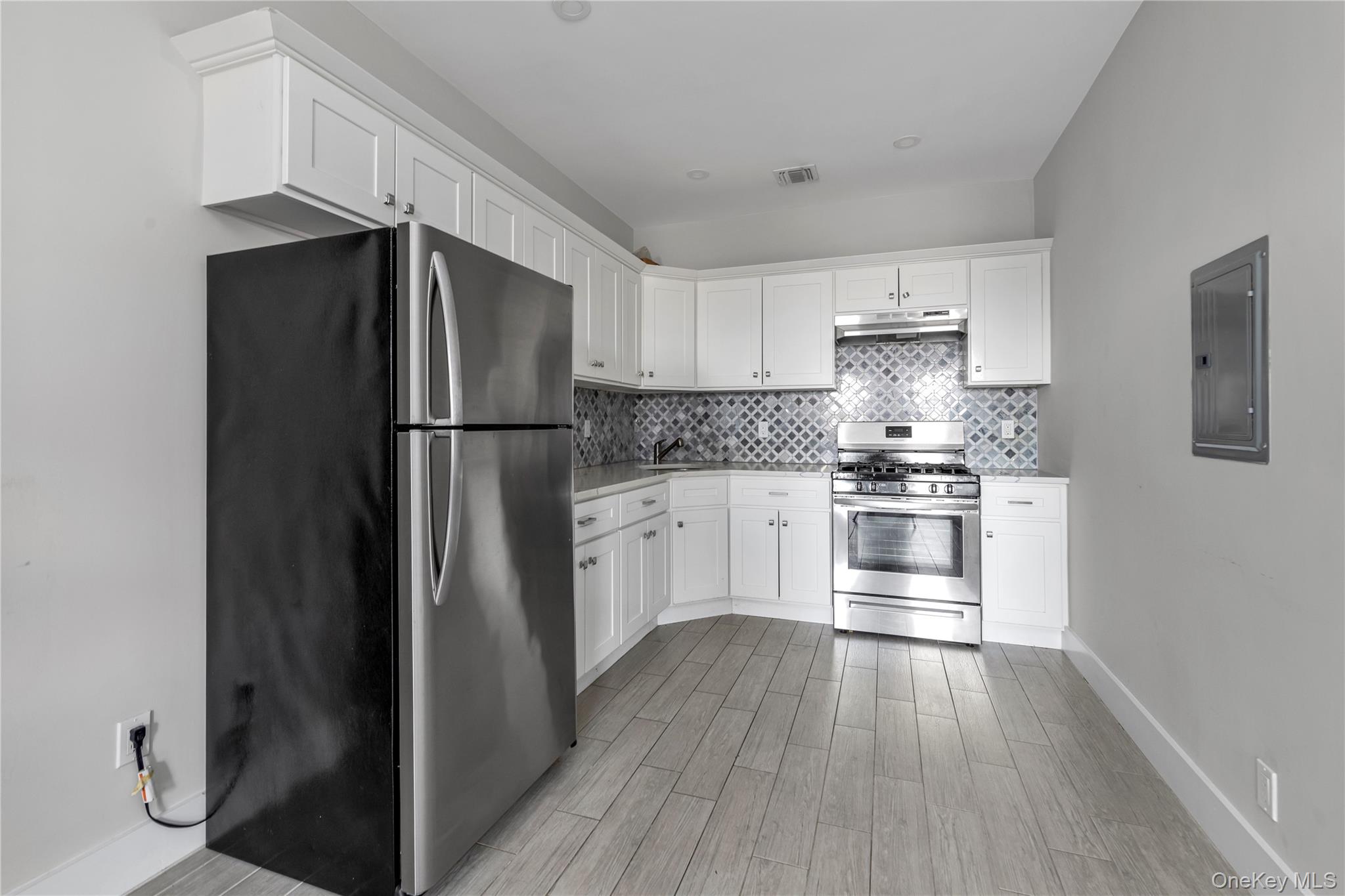 #9 photo, 17 N Park Avenue, Rockville Centre , NY 11570