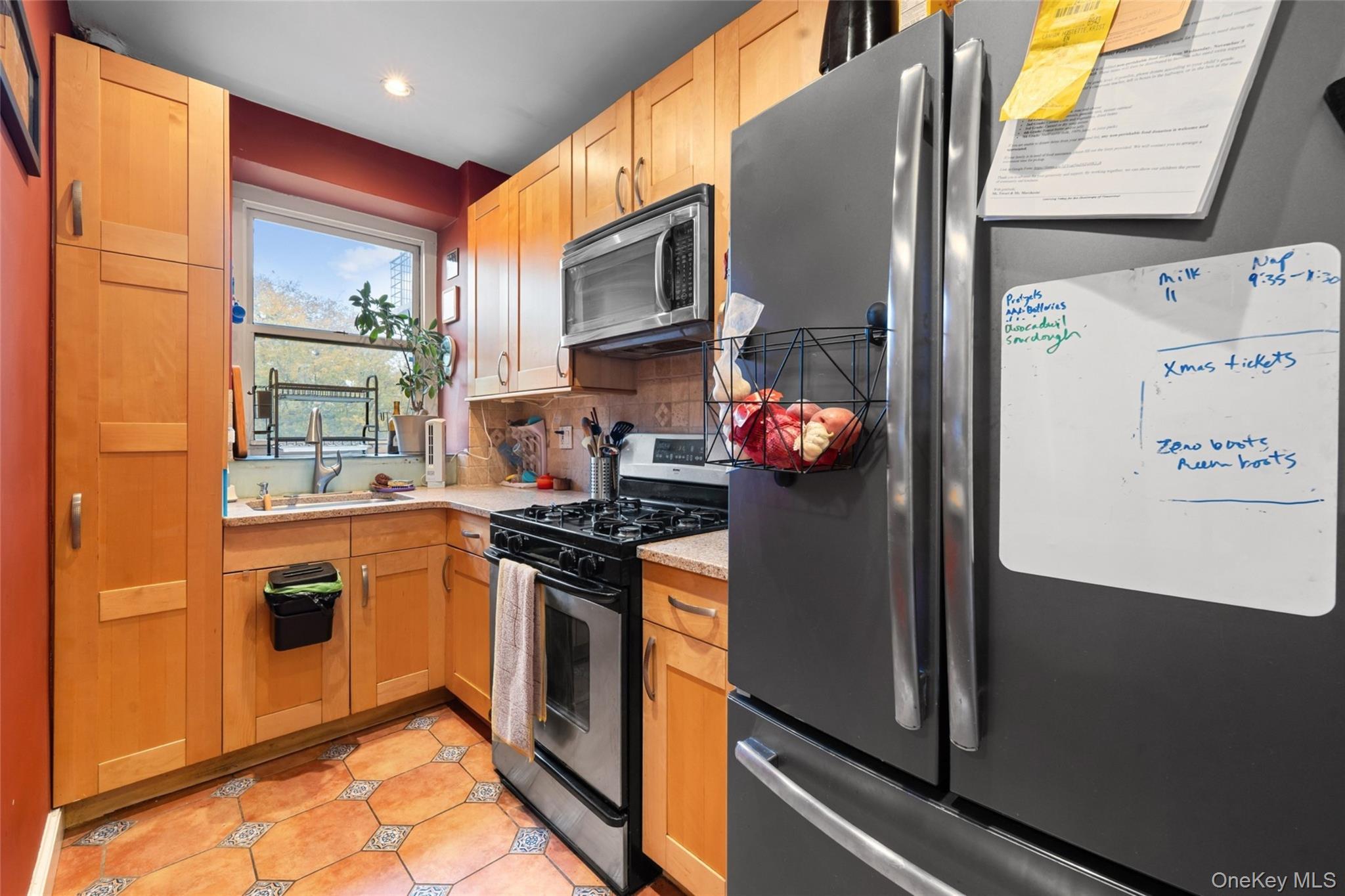 #7 photo, 34-40 79th Street, クイーンズ区 Jackson Heights , NY 11372